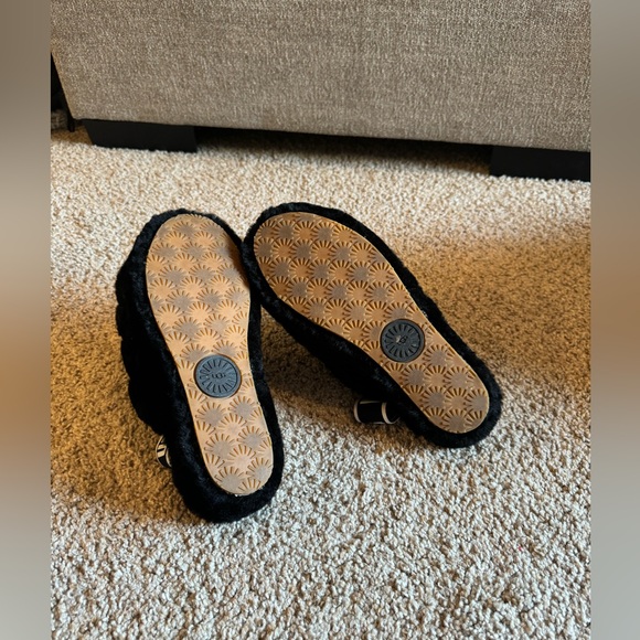 Ugg Slippers - Picture 4 of 4